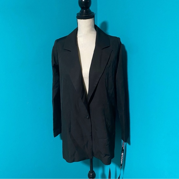 NWT PrettyLittleThing 0 Solid Black Oversized Light Weight Button Detail Blazer - Picture 2 of 5
